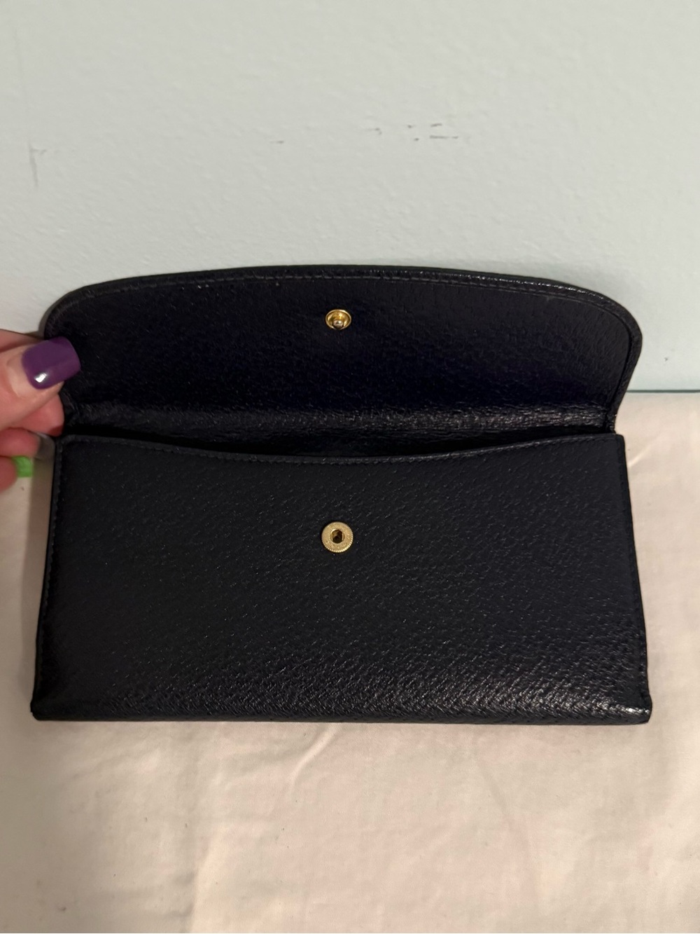Gucci Vintage Navy Pebbled Leather Cardholder/Wallet with Gold tone Logo clasp!๐ฎ - Picture 9 of 16